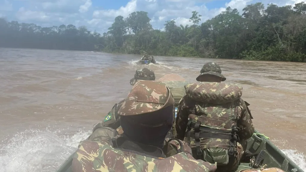 Com as embarcações de patrulha de grupo, a operação passou a cobrir uma extensão territorial ainda maior. (Foto: reprodução/Cmdo Op Catrimani II) 