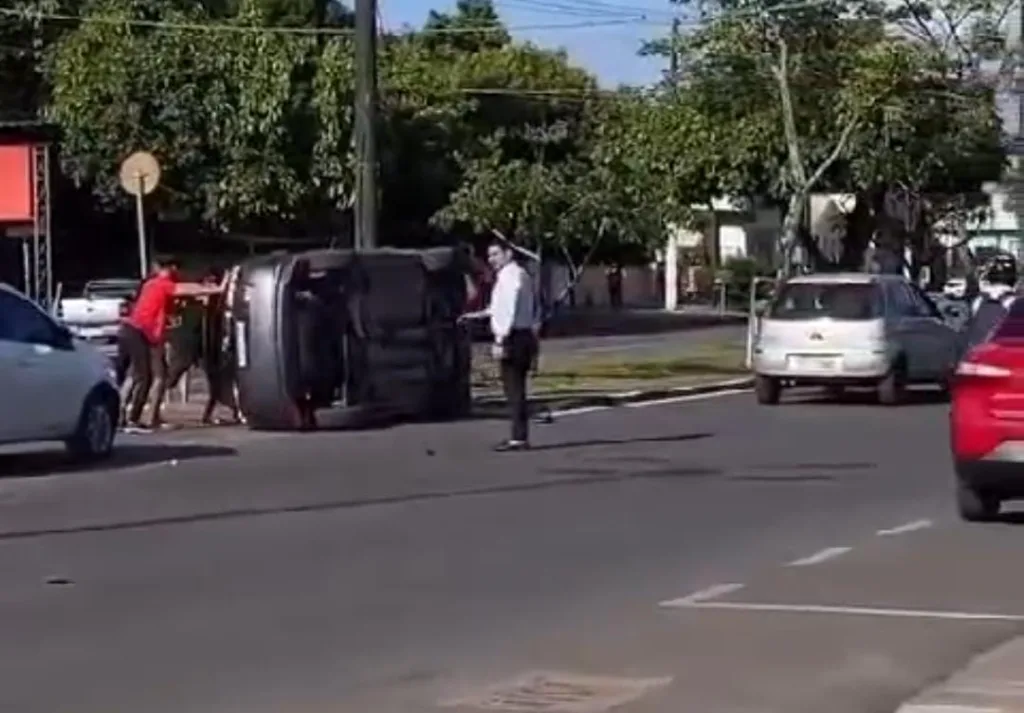 Tombamento ocorreu na Avenida Brigadeiro Eduardo Gomes (Foto: Reprodução) 