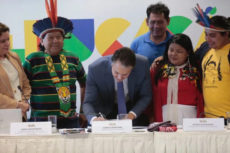 As ações para a educação dos Yanomami e Ye’kwana foram discutidas com lideranças indígenas em encontro, com o ministro da Educação, Camilo Santana, em Brasília. (Foto: Angelo Miguel/ MEC)