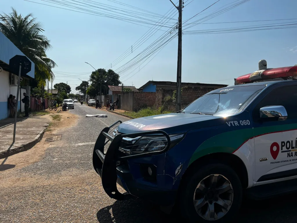 Crime ocorreu na Rua Maria das Graças Paulino Cavalcante, no bairro Cidade Satélite (Foto: Dina Vieira/FolhaBV) 