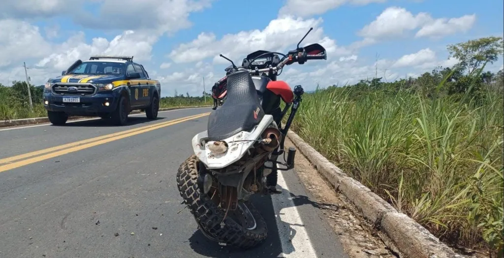 Moto conduzida pela vítima (Foto: PRF)