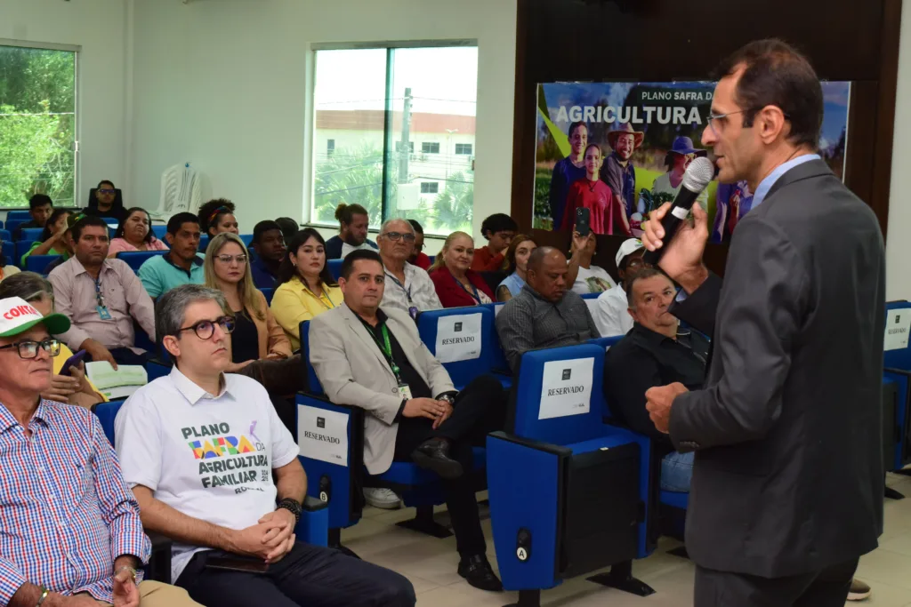 O lançamento aconteceu na UFRR (Foto: Nilzete Franco/FolhaBV)