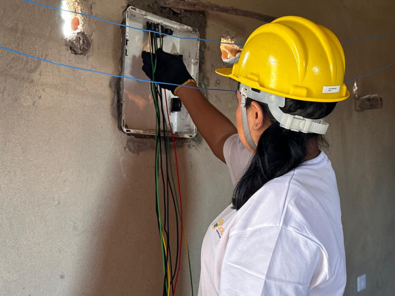 Parceria entre o CIR, ISA e Solares forma as primeiras mulheres indígenas eletricistas em Roraima (Foto: Divulgação)