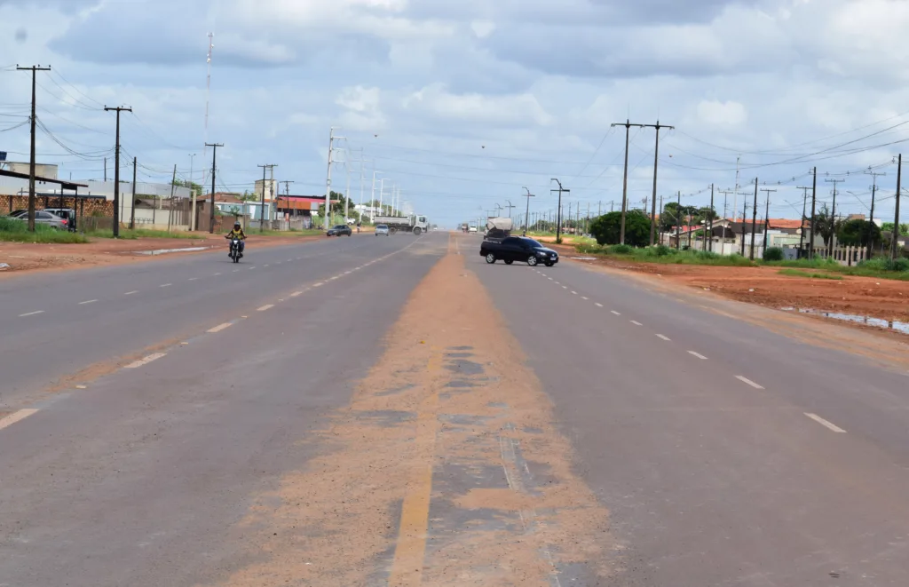 Falta de iluminação e sinalização da via são as principais reclamações (Foto: Nilzete Franco/FolhaBV)