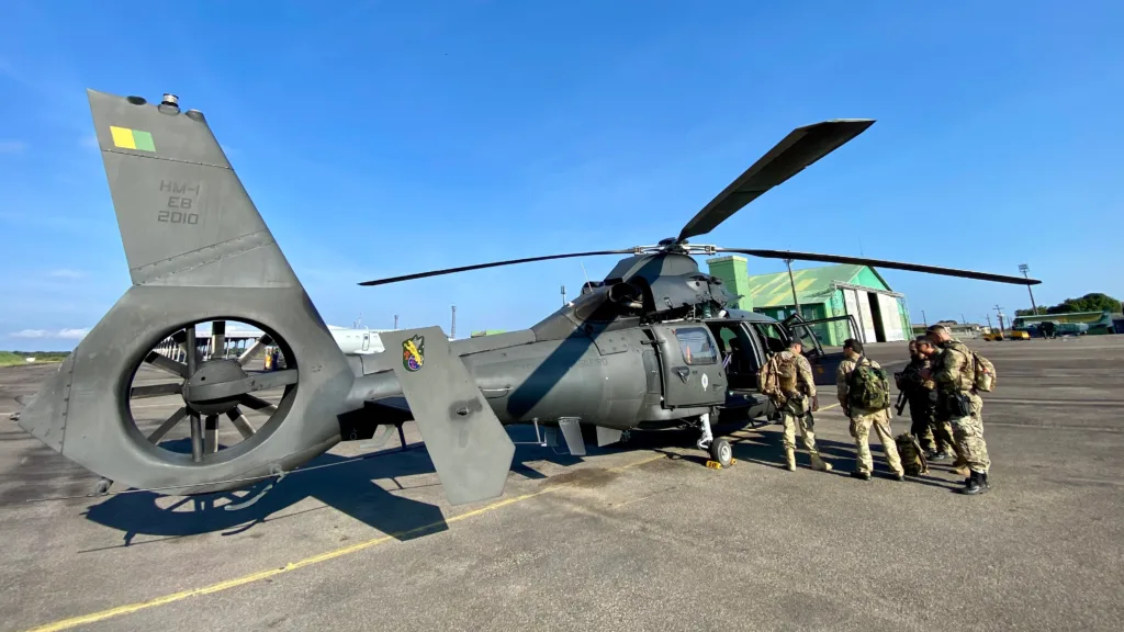 Helicóptero das Forças Armadas foi à Terra Yanomami combater o garimpo ilegal (Foto: Divulgação)