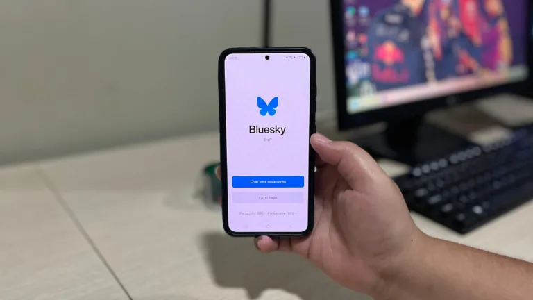 Aplicativo Bluesky virou a principal alternativa para usuários do X no Brasil (Foto: Leandro de Sousa/FolhaBV)