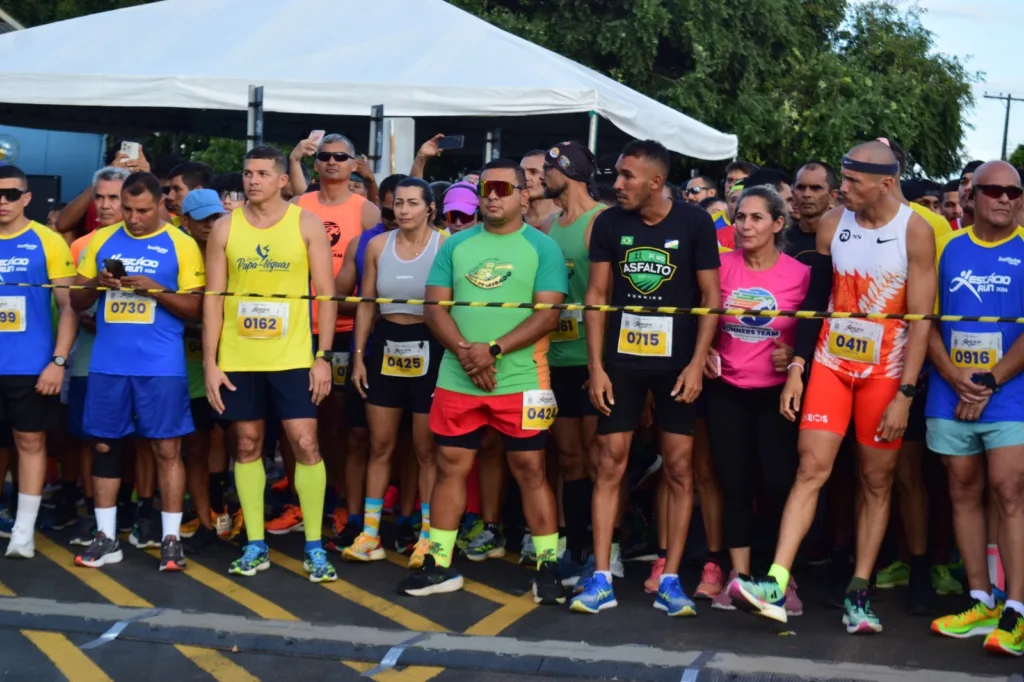 Cerca de mil pessoas participaram da corrida.  (Foto: Nilzete Franco)