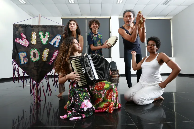 Companhia Arteatro apresenta Espetáculo Infantil O Boi Blimundo no Jóquei Clube