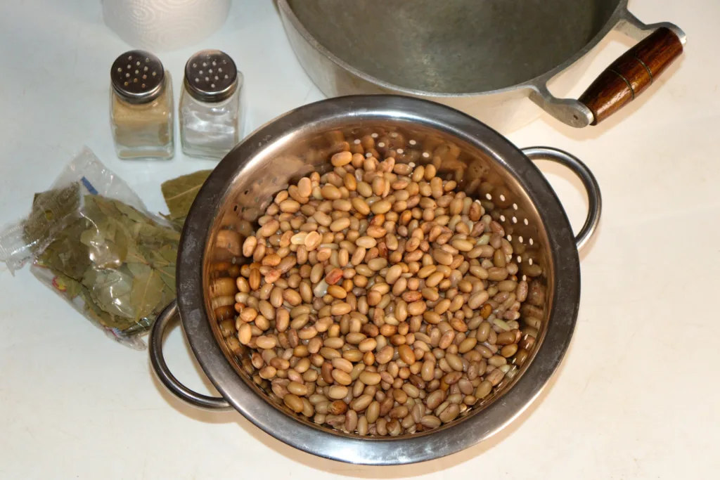 Além de aprimorar o sabor e o aroma, ela facilita a digestão e traz benefícios à saúde, tornando-se um item essencial na cozinha (Foto: Divulgação)