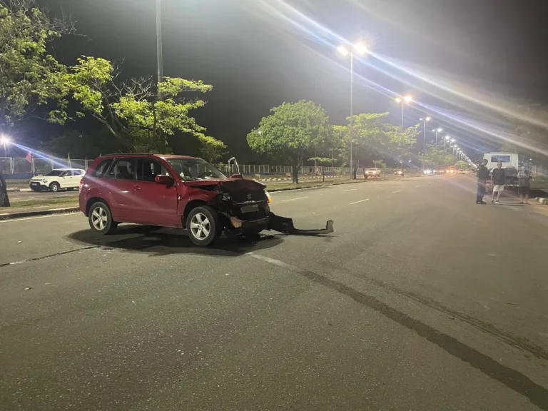 Acidente deixou a avenida parcialmente interditada por mais de 1 hora. (Foto: Paola Carvalho/FolhaBV)