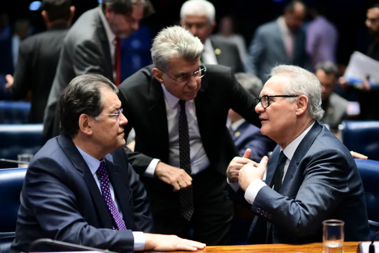 O ex-senador Romero Jucá com os senadores Eduardo Braga e Renan Calheiros (Foto: Pedro França/Agência Senado)