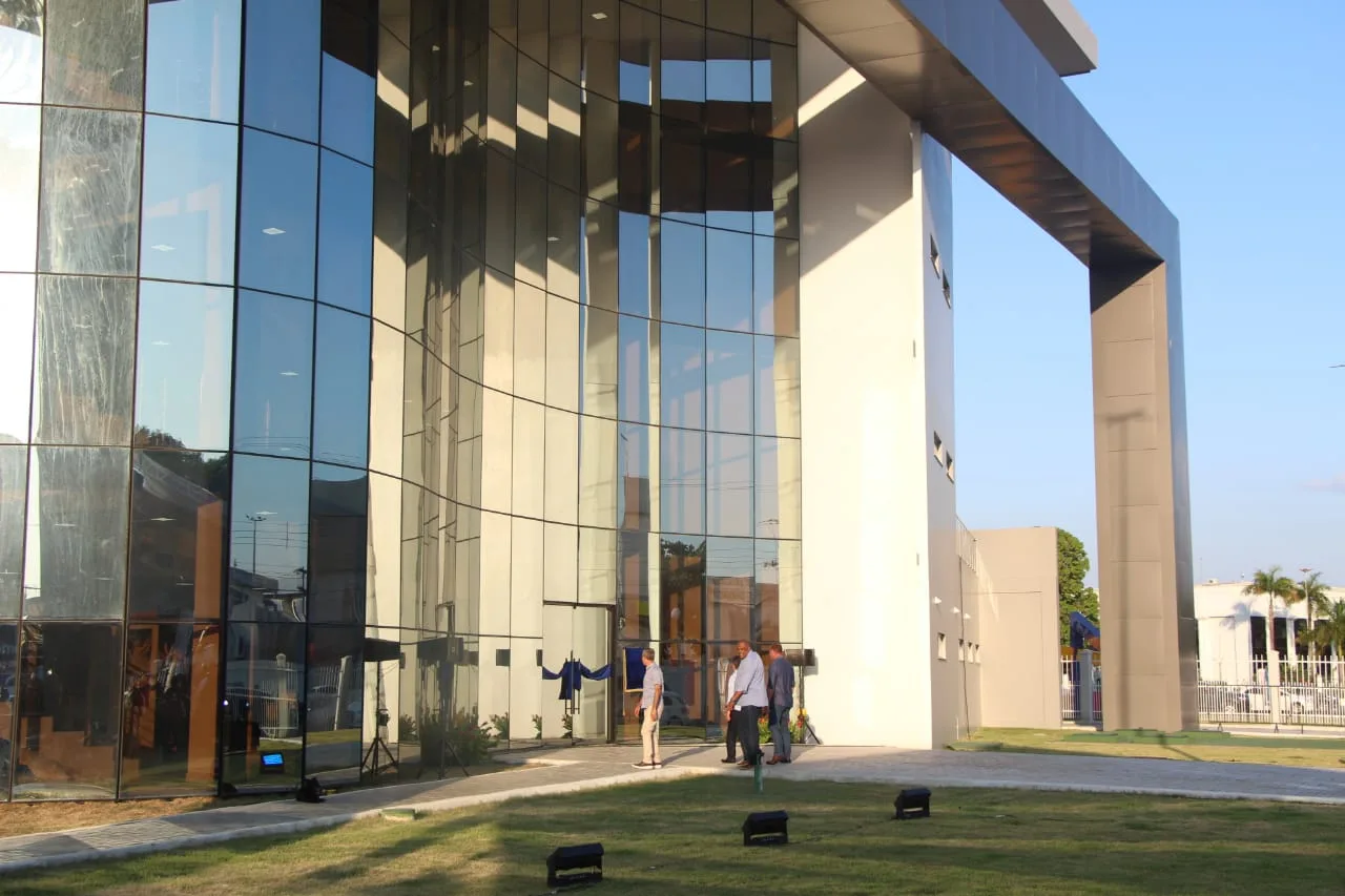 A nova secretaria está localizada no Centro Cívico, em frente à avenida Mário Homem de Melo. (Foto: Wenderson Cabral/FolhaBV)