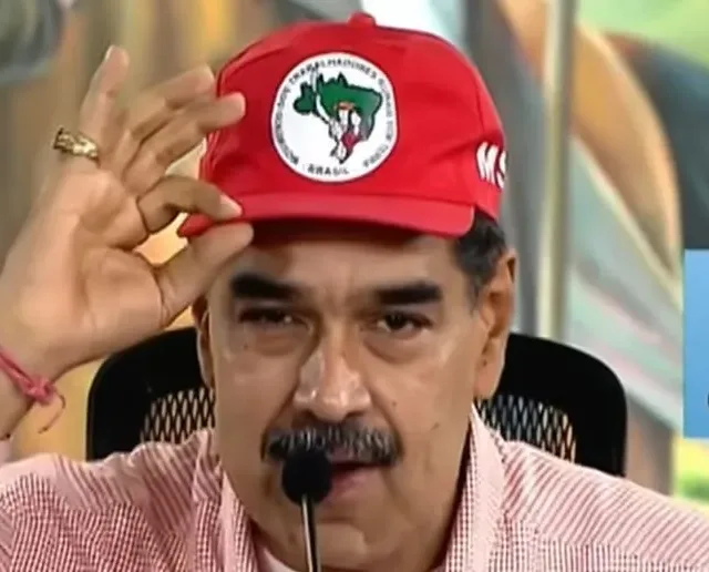 Nicolás Maduro, presidente da Venezuela, utiliza boné do MST • Reprodução/YouTube Nicolás Maduro