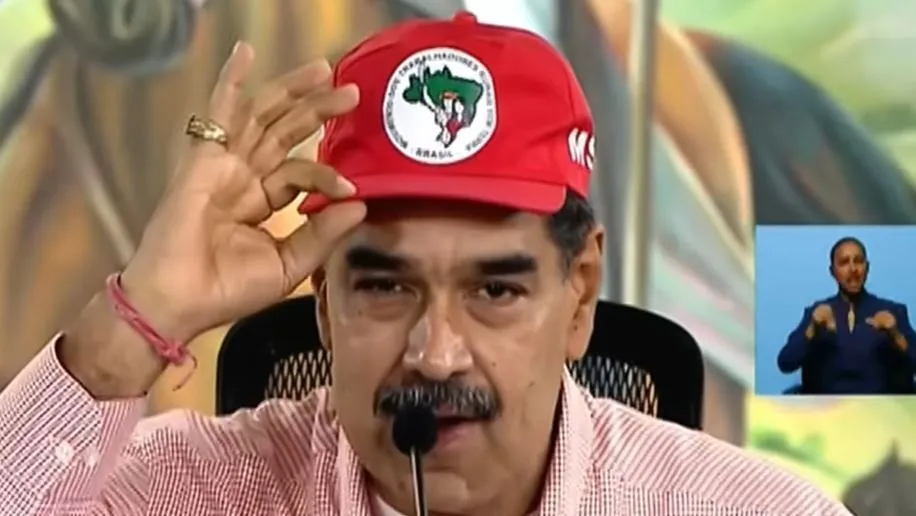 Nicolás Maduro, presidente da Venezuela, utiliza boné do MST • Reprodução/YouTube Nicolás Maduro