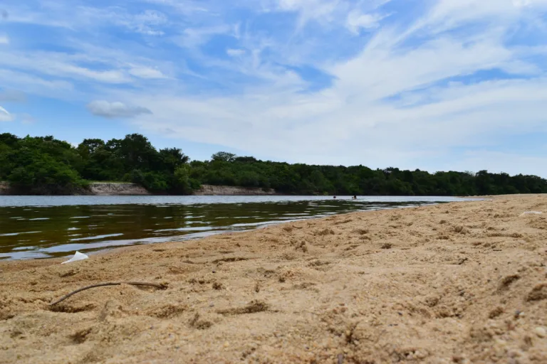 Acidente aconteceu no Rio Cauamé (Foto: Nilzete Franco/FolhaBv)