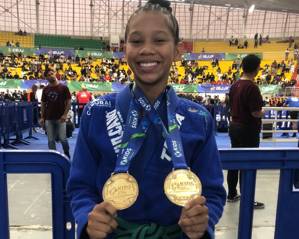 Alice Danielly de 13 anos foi campeã na competição Internacional Kids realizada em São Paulo (Foto: Divulgação)