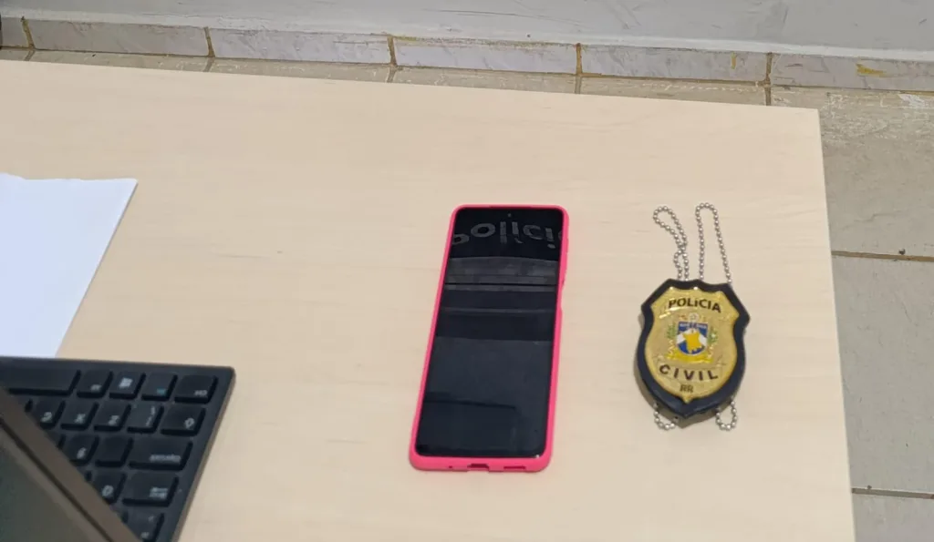 Celular recuperado pela polícia (Foto: Divulgação) 