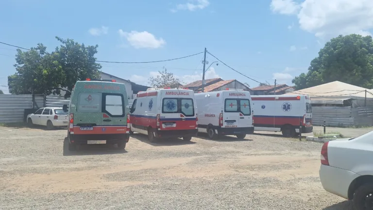  Ambulâncias e equipes de prontidão foram designadas para garantir a transferência segura das pacientes — Foto: Ascom/Sesau