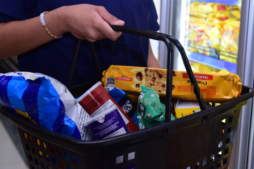 Entenda os efeitos sociais e ambientais do consumo de alimentos ultra processados (Foto: Nilzette Franco/Folha BV)