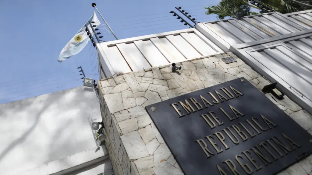 Residência da Embaixada da República Argentina na cidade de Caracas (Foto: Leonardo Fernandez Viloria/Getty Images)