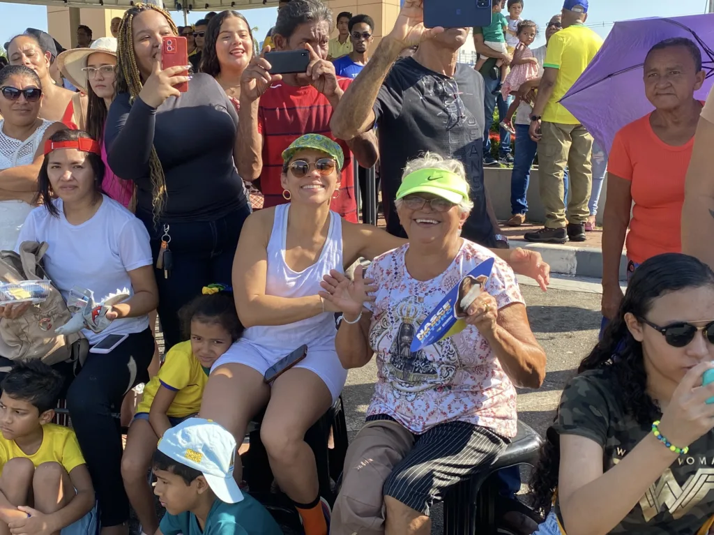 Maria Mendes tem 86 anos e acompanha o desfile há 73 anos. (Foto: Aysha Baydoun)