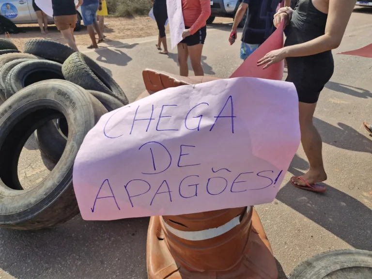 A manifestação, que fechou a rodovia com cones e pneus, era pacífica. (Foto: arquivo pessoal)