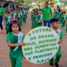 Centenas de estudantes de Uiramutã participam do desfile de 7 de setembro (Foto: Jardeson Pinho)