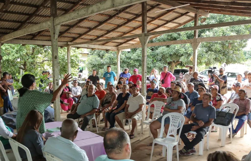 CAM se reuniu no final de julho com produtores rurais e carvoeiros para debater a regularização fundiária na região do Jardim das Copaíbas, bairro ligado ao Distrito Industrial (Foto: Eduardo Andrade/ SupCom ALE-RR)