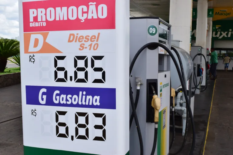 Nessa quarta-feira (16), o litro da gasolina foi encontrado a R$ 6,83 em postos da zona norte de Boa Vista. (Foto: Nilzete Franco/FolhaBV)