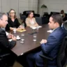 Ministro André de Paula com o deputado federal Gabriel Mota em reunião em Brasília (Foto: Enir Rodrigues/MPA)