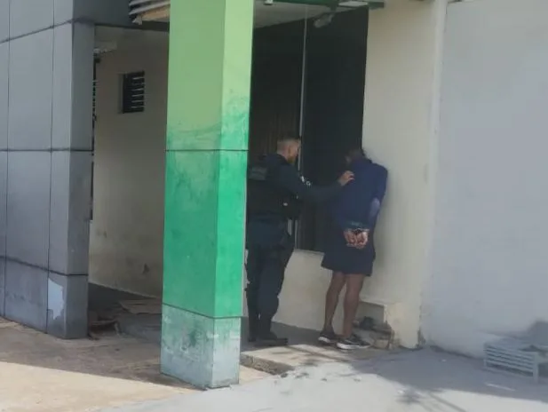 Após consulta via Dicap, a guarnição constatou que o suspeito tinha passagem pela polícia por furtos (Foto: Divulgação)