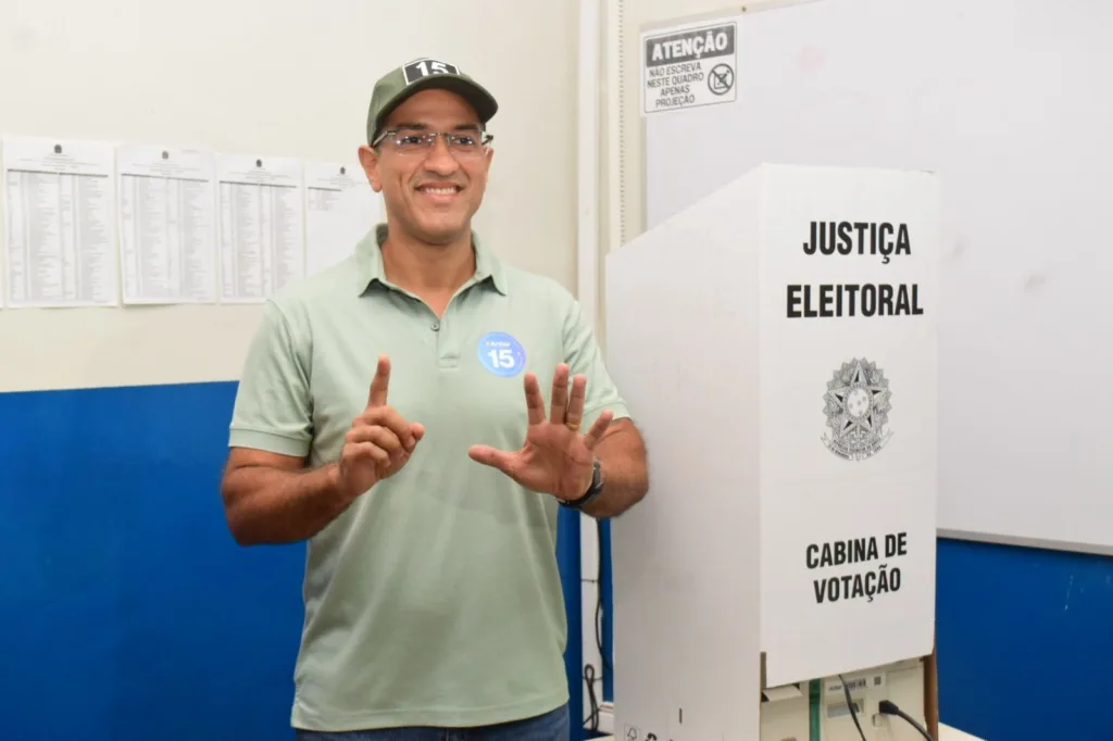 Arthur Henrique votou na UERR (Foto: Nilzete Franco/FolhaBV)