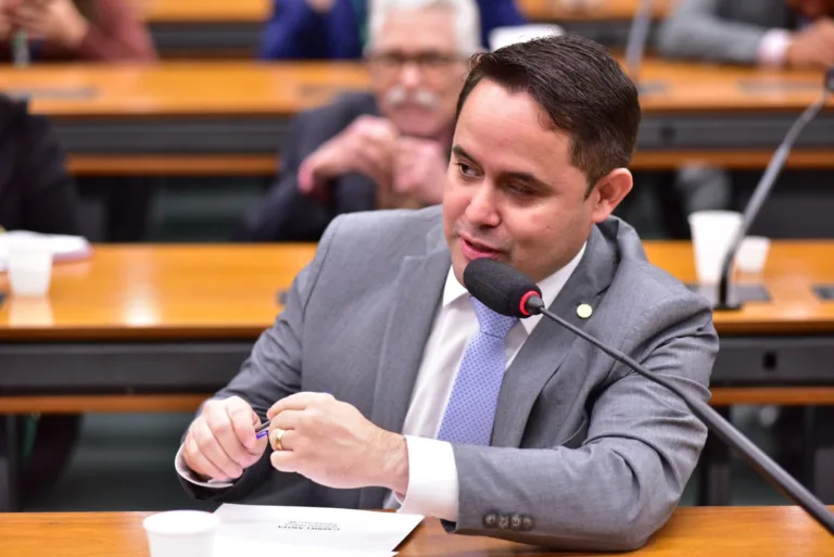 O deputado federal Gabriel Mota na Comissão de Agricultura (Foto: Divulgação)