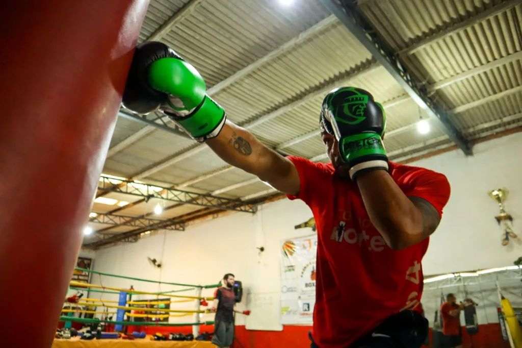 Projeto 'Boxe Olímpico' muda vidas e revela talentos