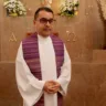 Padre Josimar Lobo em cor litúrgica roxa do período quaresmal e advento