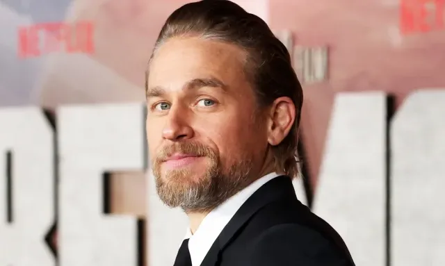 O assassino será interpretado por Charlie Hunnam (Foto Divulgacao)