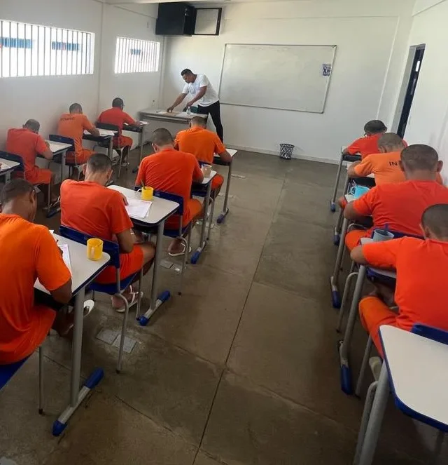 A aplicação ocorre em seis unidades prisionais do estado, entre elas a Penitenciária Agrícola de Monte Cristo (Pamc) e a Cadeia Pública Feminina de Boa Vista (CPFBV). (Foto: Divulgação/Sejuc)