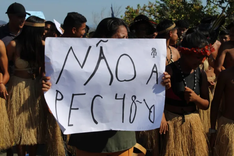 Indígenas contrários ao marco temporal bloqueiam BR-174 (Foto: Ascom/CIR