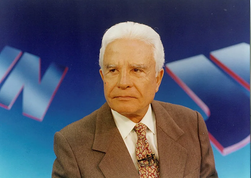 Por muitos anos, Cid era a voz do Jornal Nacional, da Rede Globo, que dava o “Boa Noite” de maior audiência no País (Foto: Internet)