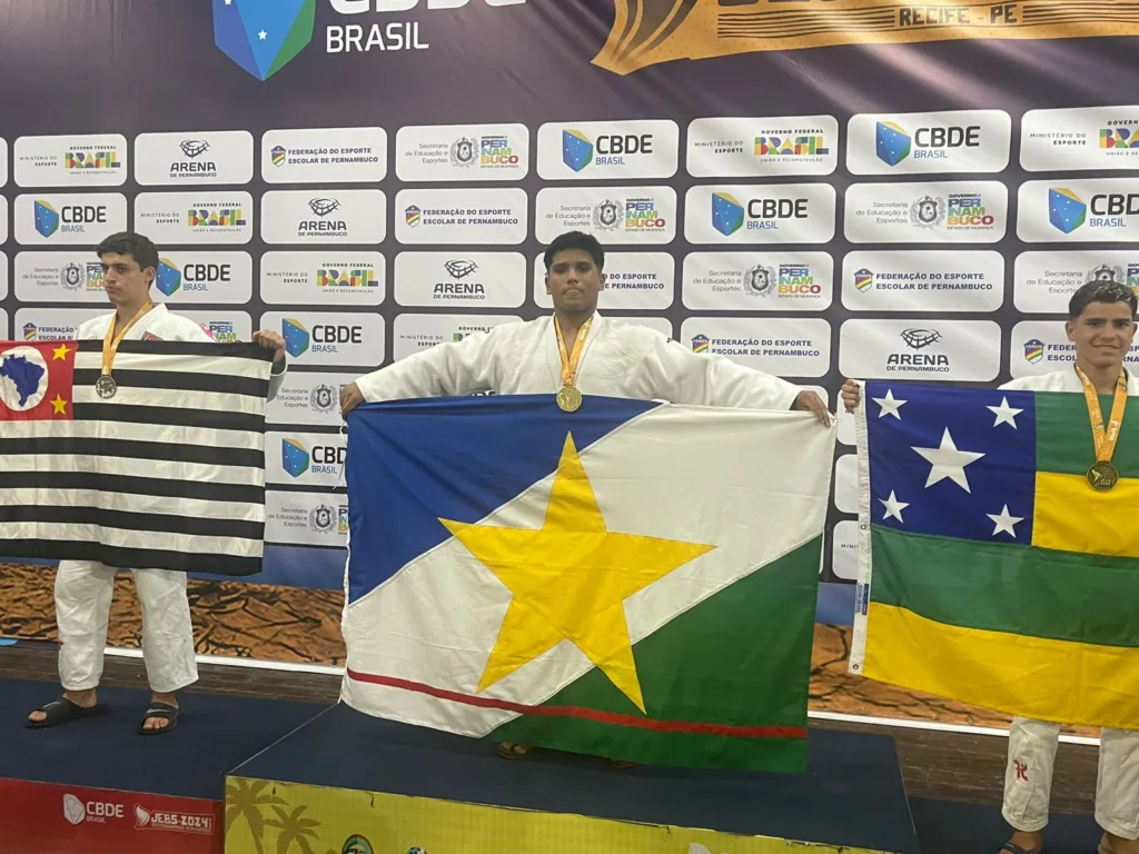 O atleta Endryw Henrique da Escola Estadual Euclides da Cunha, conquistou medalha de ouro na Série Ouro da competição (Foto: Divulgação)