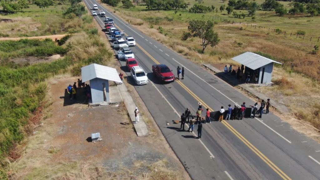 Bloqueio da rodovia federal BR-174 por indígenas contrários ao marco temporal (Foto: Ascom/CIR