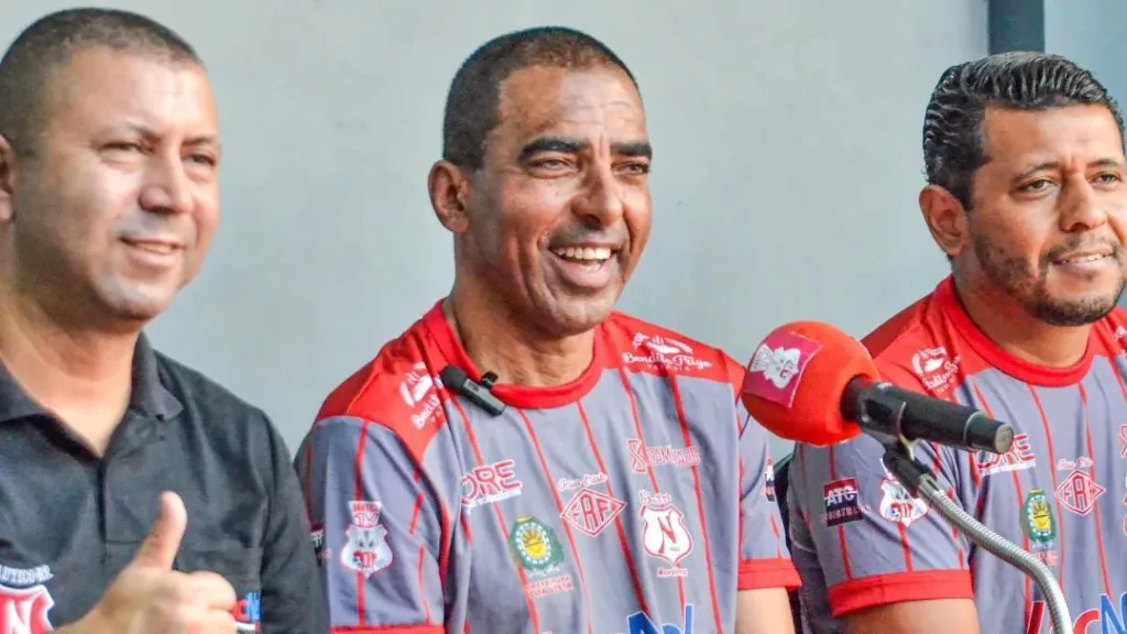 Campeão pelo São Paulo e Cruzeiro, Mário Tilico segue como treinador no futebol macuxi (Foto: @bs_oficialrr)