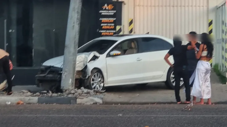 Acidente aconteceu na manhã deste domingo, na avenida Ville Roy, em Boa Vista (Foto: Divulgação)