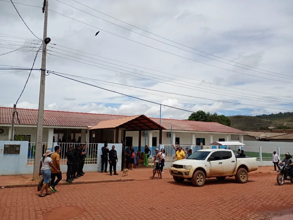 Clima de tranquilidade durante a votação na escola municipal Antônio Rodrigues, na sede do município (Fotos: Jardeson Pinho)