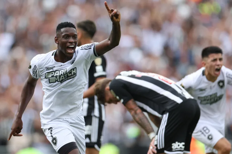 Luiz Henrique celebra o primeiro gol do Botafogo marcado contra o Atlético Mineiro pela final da Libertadores (Foto: Foto: Vitor Silva/Botafogo)