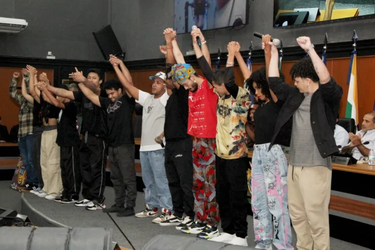 Artistas do Hip-hop local recebem comenda na Assembleia Legislativa (Foto: Wenderson Cabral/FolhaBV)