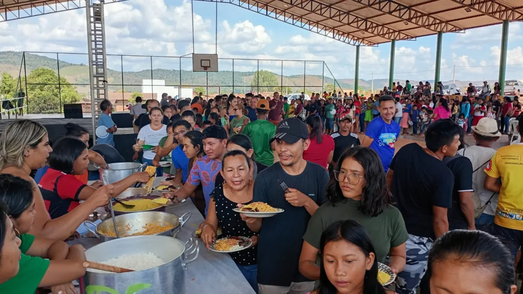 O almoço contou com churrasco e damorida (Foto: Jardeson Pinho)