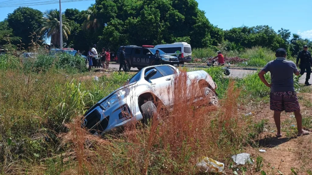 Quadrilha é presa após ser perseguida por GCM e PM e capotar picape de luxo roubada