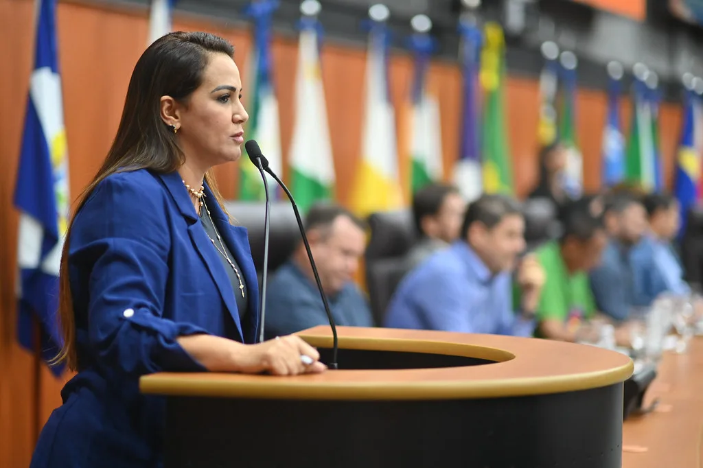 A deputada estadual Joilma Teodora em discurso na Assembleia Legislativa de Roraima (Foto: Jader Souza/SupCom ALE-RR)