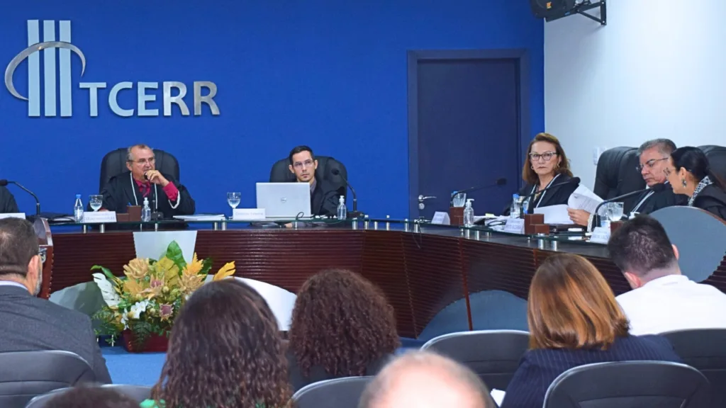 Plenário do Tribunal de Contas do Estado, presidido pelo conselheiro Célio Wanderley (Foto: TCE-RR)